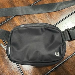 lululemon Everywhere Belt Bag 1L